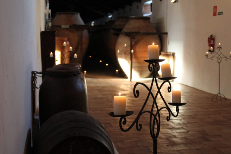 Decoración con velas de la bodega