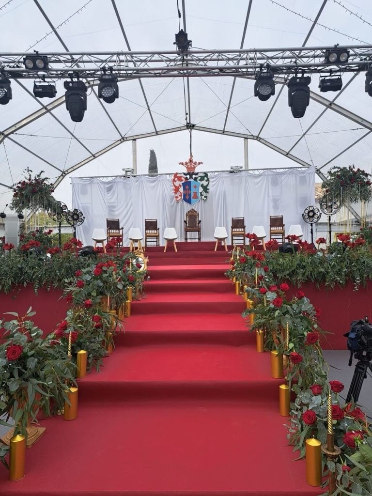 escenario coronación-virgen-2024